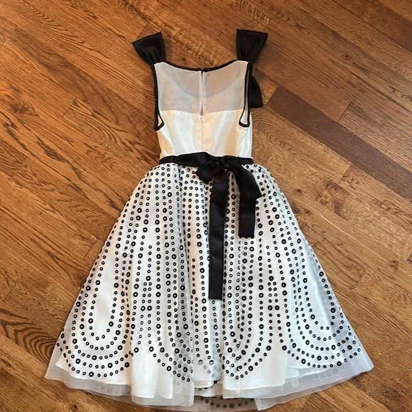 Iris and Ivy Party dress - Picture 2 of 3